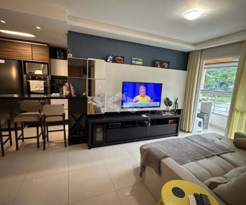 APARTAMENTO DE 2 QUARTOS COM 1 SUÍTE E 2 VAGAS EM FLORIANÓPOLIS JOÃO PAULO