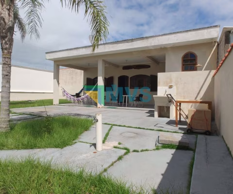 Casa para venda em Itanhaém-SP, bairro São Fernando: 2 quartos, 1 suíte, 2 salas, 3 banheiros, 5 vagas, 92m². Imperdível!