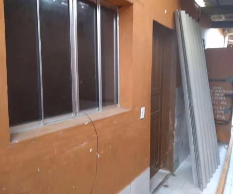 Casa Geminada - Ótima Localização