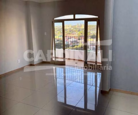 Apartamento com ótima localização, com 03 dormitórios sendo uma suíte.
