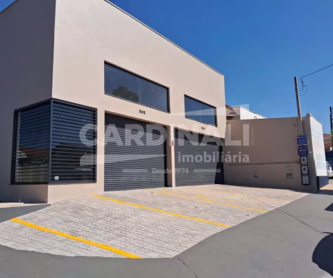 Salão comercial novo, com ótima localização.