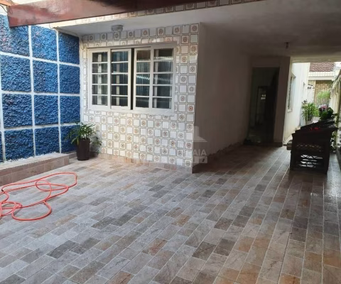 Sobrado geminado no Canto do Forte, 3 dormitórios, edícula, confira em Praia Grande.