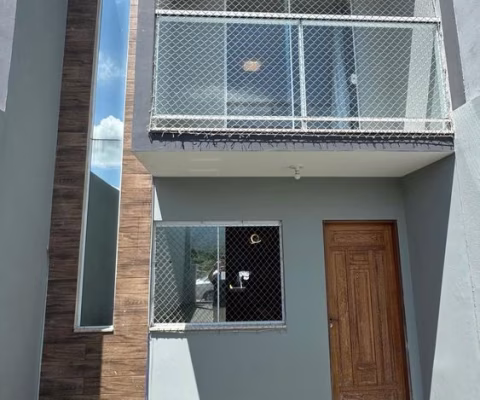 Sobrado a venda com 2 quartos, 1 banheiro e 2 vagas de garagem