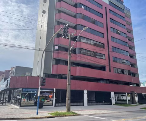 Apartamento no centro a poucos metros da Praia central.