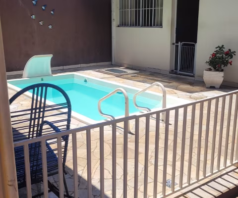 Casa no bairro Padre Pedro, com edícula - R$ 430.000,00