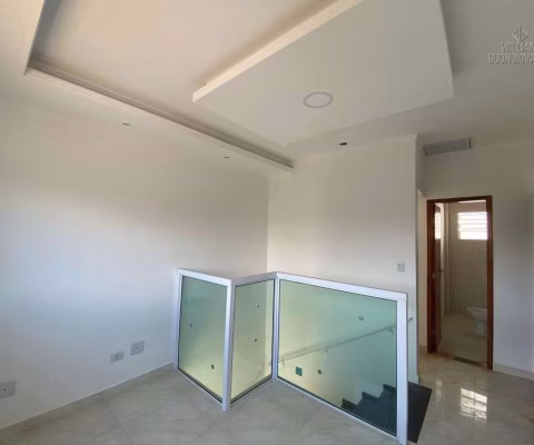 Imperdível: Casa de Condomínio Sobreposta Alta, no Jardim Glória, Praia Grande