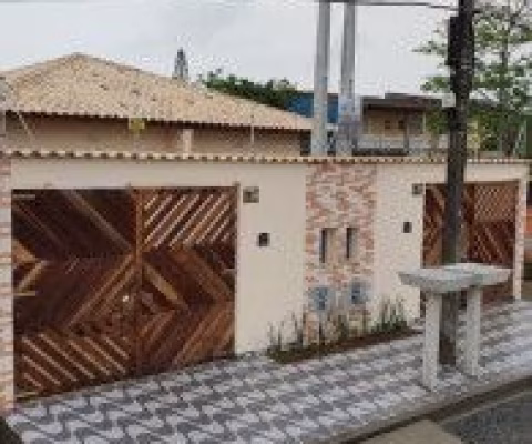 Casa no bairro Balneário Tupy, em Itanhaém - ficando lado praia, em rua calçada.