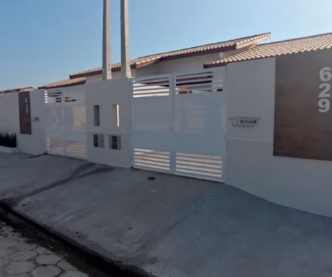 Excelente casa de esquina à venda no bairro Cibratel 2, em Itanhaém ** Localizada lado praia, em rua calçada.