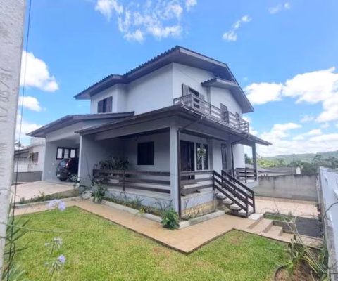 Casa para Venda em Criciúma, Archimedes Naspolini, 3 dormitórios, 1 suíte, 4 banheiros, 2 vagas