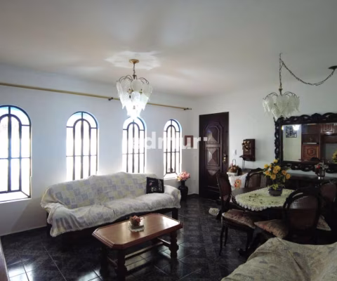 Casa com 4 quartos à venda no Utinga, Santo André 