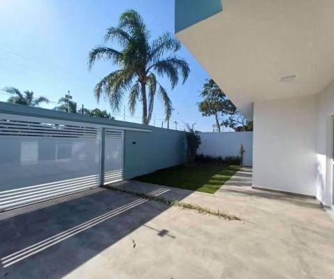 Casa 3 dorms  sendo 2 suítes, Piscina, Área Gourmet coberta - 100m da praia - Sta Júlia, Itanhaém-SP