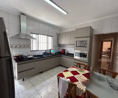 Casa térrea à venda na Vila Helena, em Sorocaba-SP.