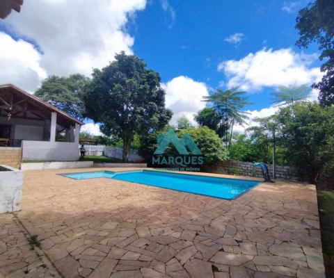 Maravilhosa Chácara próximo com piscina, próximo a Carvalho Pinto em Caçapava-SP
