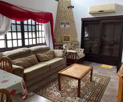 Casa para Venda - 330m², 6 dormitórios, 3 vagas - Cavalhada