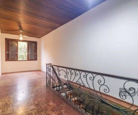 Casa para Venda - 160m², 3 dormitórios, sendo 1 suite, 2 vagas - Teresópolis