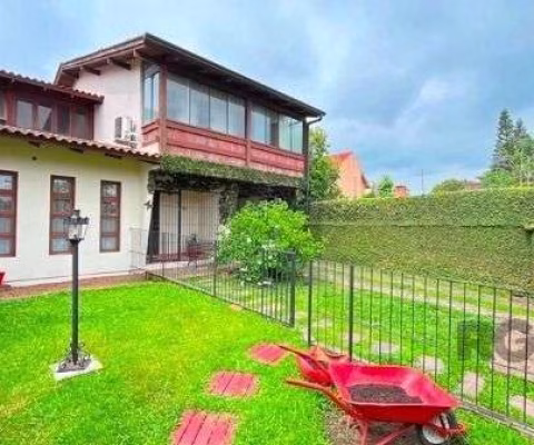 Casa para Venda - 235.64m², 3 dormitórios, sendo 1 suites, 3 vagas - Guarujá