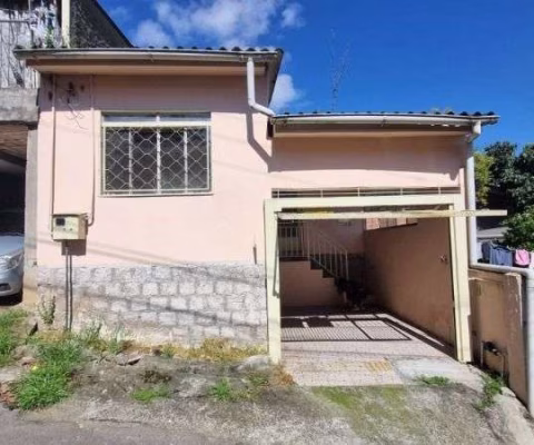 Casa em Porto Alegre, no bairro Vila Nova, com 2 dormitório(s), e 2 banheiros, à venda.