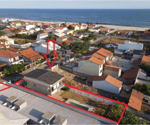Casa dois dormitórios perto da praia.