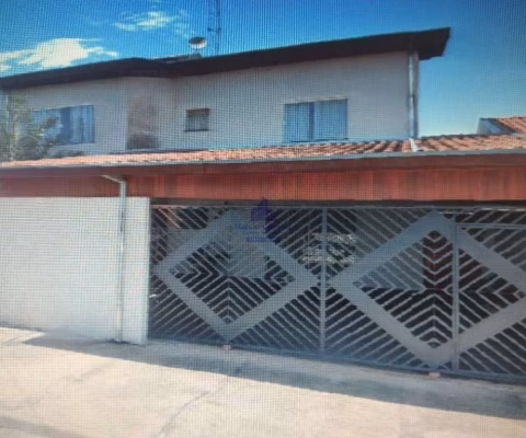 Imperdível! Casa à venda em Taubaté-SP, bairro Esplanada Santa Helena. 3 quartos, 1 suíte, 1 sala, 2 banheiros, 2 vagas de garagem, 220m².