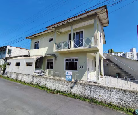 Casa Ampla no Centro de Biguaçu