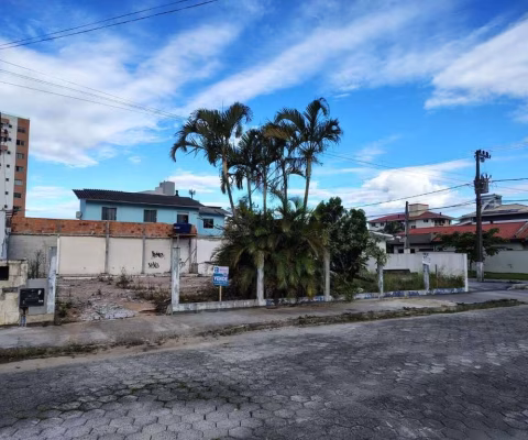 Terreno com 448m² no bairro Rio Caveiras em Biguaçu
