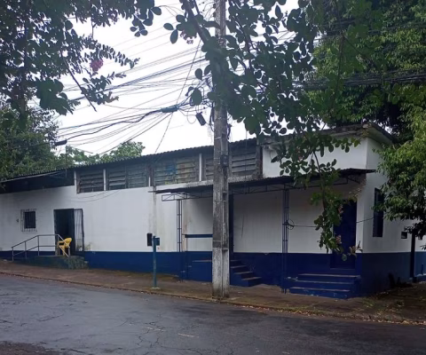 Prédio de 450 m², para restaurante e casas, à venda