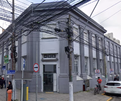 Prédio comercial de 805 m², com várias salas, para aluguel