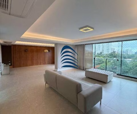 Apartamento incrível com 180m² de área total, fruto da integração de duas unidades em um único andar. São 3 suítes, incluindo uma master com closet, projeto assinado pelo arquiteto Flávio Moura.