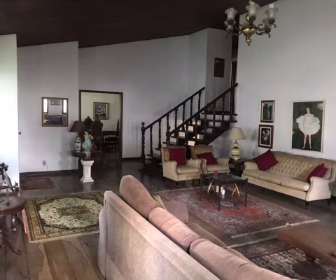 Casa para locação  330m² 4 quartos e 5 vagas em Interlagos