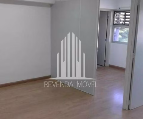 Sala Comercial à Venda em São Paulo-SP: Ótima Oportunidade na Vila Parque Jabaquara - 1 sala, 1 banheiro, 1 vaga, 46m².