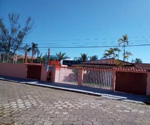 Casa e terreno à venda no Bairro Jardim Jamaica em Itanhaém - SP