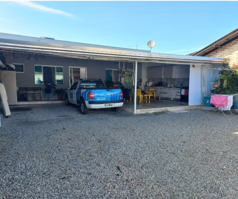 Casa com 1 Suíte Bairro Espinheiros