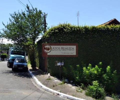 Casa térrea com edícula à venda em Jardim Esmeralda Região da Cidade Dutra SP. 300m², 3 dormitórios, 2 banheiros, 4 Vagas de garagem por R$800.000. Oportunidade!
