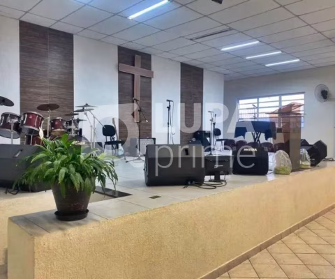 CONJUNTO COMERCIAL COM 840M² DE ÁREA CONSTRUÍDA À VENDA NO PARQUE EDU CHAVES