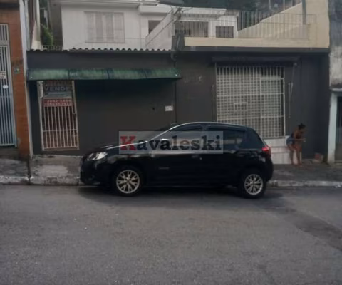 ÓTIMO SOBRADO VAGO 2 DORMITÓRIOS / QUINTAL / 10X25 DE TERRENO