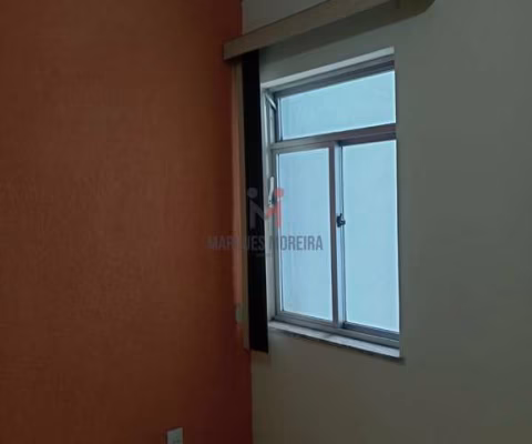 Otimo quarto e sala na rio branco frente para o Bahamas