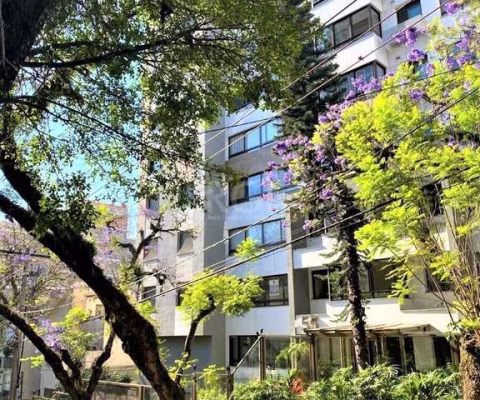 Excelente, amplo e ensolarado apartamento 3 dormitórios sendo 1 suíte, com living 2 ambientes, banheiro social, semimobiliado e com 2 vagas de garagem.