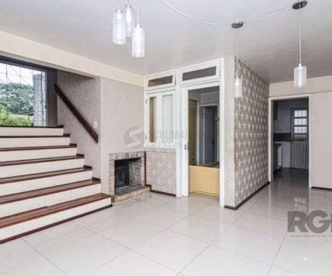 Excelente casa de 147m² com 3 dormitórios, 4 vagas e 1 piscina.