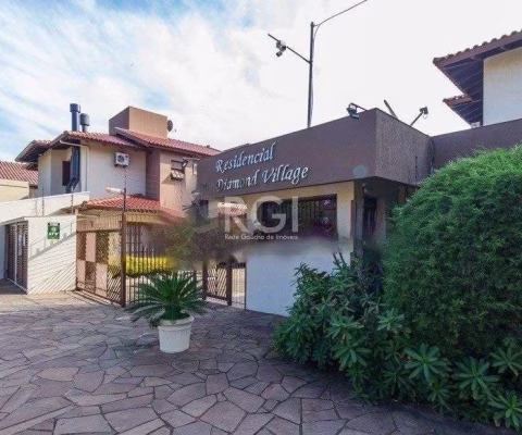 Excelente casa em condomínio com três (3) dormitórios, uma (1) suíte, duas (2) vagas de garagem próximo  ao Barra Shopping , no bairro  Cristal em Porto Alegre.