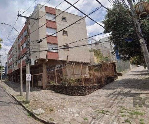 Apartamento no Petrópolis de 2 dormitórios e 2 vagas