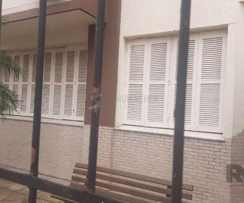 Apartamento Térreo 2 dormitórios living cozinha  banheiro social dep empregada  pátio wc auxiliar  Churrasqueira