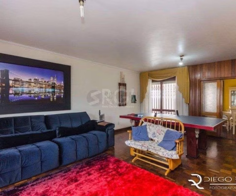 Casa para Venda - 243m², 3 dormitórios, sendo 1 suites, 2 vagas - Jardim Lindóia