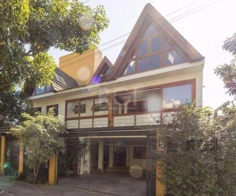 Sobrado para Venda - 656m², 5 dormitórios, sendo 4 suites, 2 vagas - Cristo Redentor