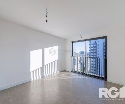 Loft de alto padrão construtivo no bairro Moinhos de Vento, planta de 24 m2 privativos com porcelanato e aberturas em alumínio.