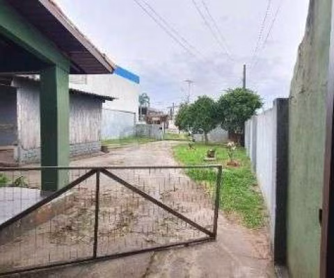 Casa em Porto Alegre, no bairro Belém Novo, com 2 dormitório(s), e 2 banheiros, à venda.