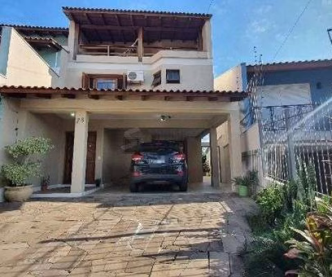 Casa em Porto Alegre, no bairro Espírito Santo, com 3 dormitório(s), e 3 banheiros, à venda.