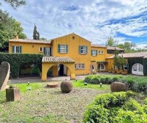 Casa em Porto Alegre, no bairro Pedra Redonda, com 7 dormitório(s), e 7 banheiros, à venda.