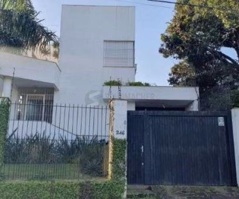 Casa em Porto Alegre, no bairro Espírito Santo, com 3 dormitório(s), e 3 banheiros, à venda.