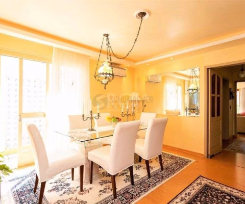 Casa para Venda - 228m², 4 dormitórios, sendo 1 suites, 5 vagas - Teresópolis