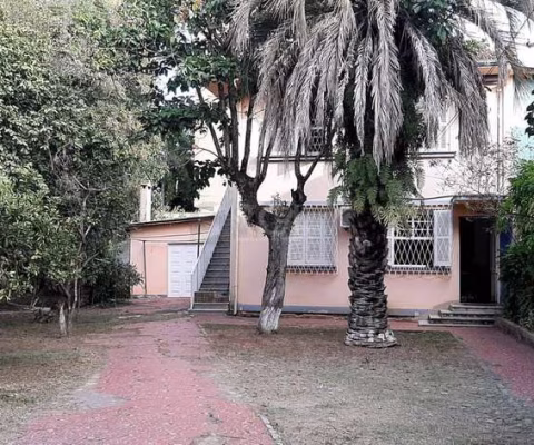 CASA EM 2 TERRENOS NO BAIRRO MEDIANEIRA